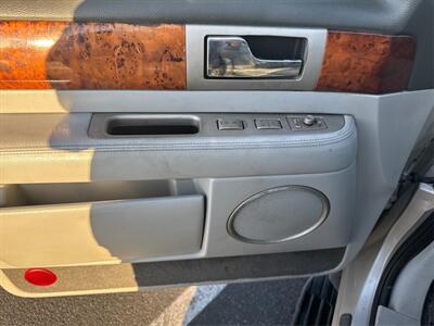 2004 Lincoln Navigator Luxury - Photo 19 - North Hills, CA 91343