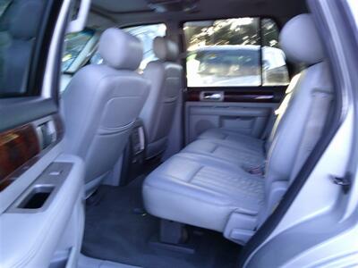 2004 Lincoln Navigator Luxury   - Photo 10 - Panorama City, CA 91402