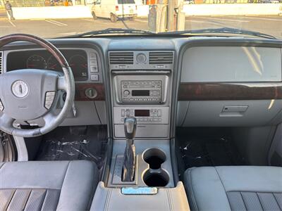 2004 Lincoln Navigator Luxury   - Photo 14 - North Hills, CA 91343