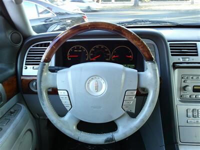 2004 Lincoln Navigator Luxury   - Photo 16 - Panorama City, CA 91402