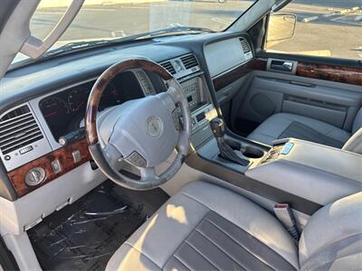 2004 Lincoln Navigator Luxury   - Photo 9 - North Hills, CA 91343