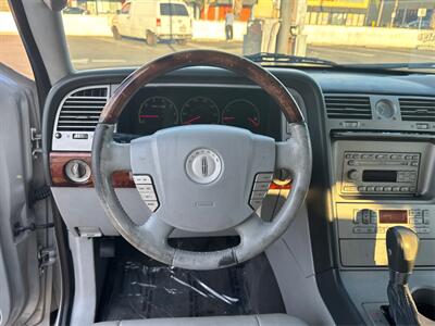 2004 Lincoln Navigator Luxury - Photo 17 - North Hills, CA 91343
