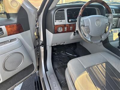 2004 Lincoln Navigator Luxury   - Photo 18 - North Hills, CA 91343