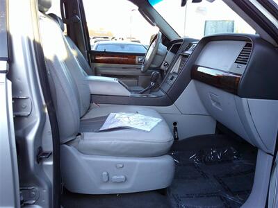 2004 Lincoln Navigator Luxury   - Photo 15 - Panorama City, CA 91402