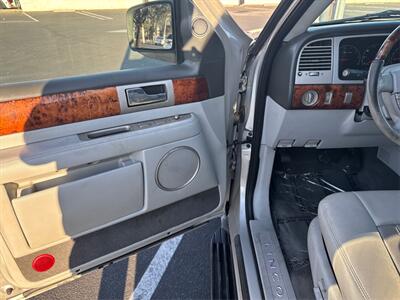 2004 Lincoln Navigator Luxury - Photo 20 - North Hills, CA 91343