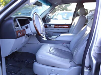 2004 Lincoln Navigator Luxury   - Photo 9 - Panorama City, CA 91402