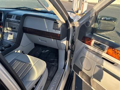2004 Lincoln Navigator Luxury   - Photo 21 - North Hills, CA 91343