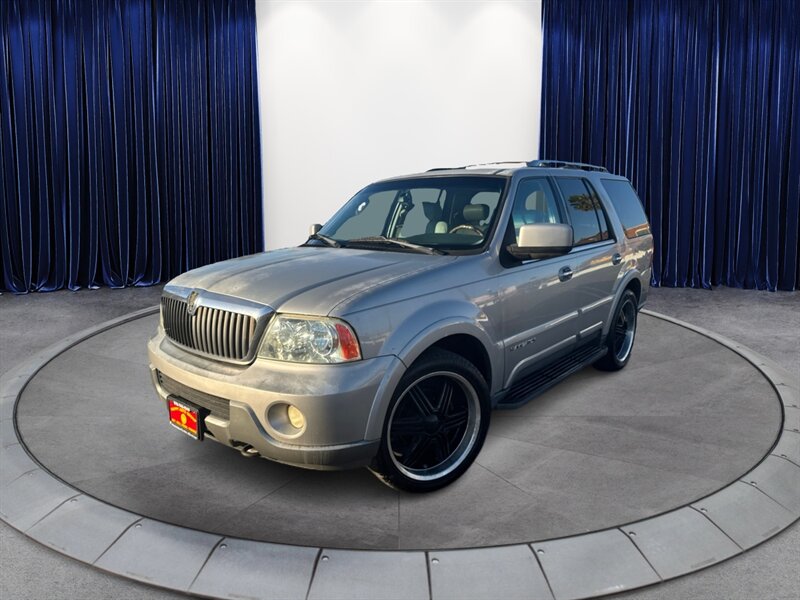 2004 Lincoln Navigator Luxury's photo