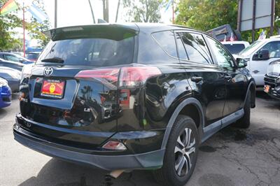 2018 Toyota RAV4 LE   - Photo 5 - Panorama City, CA 91402