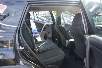 2018 Toyota RAV4 LE   - Photo 15 - Panorama City, CA 91402