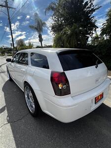 2006 Dodge Magnum SE  