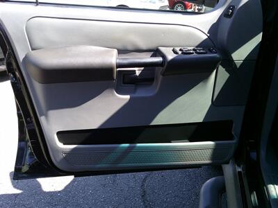 2003 Ford Explorer Sport Trac XLS   - Photo 9 - Panorama City, CA 91402