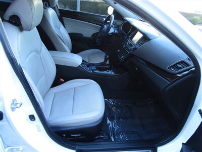 2014 Kia Cadenza Premium   - Photo 10 - Panorama City, CA 91402