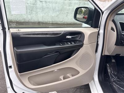 2015 Chrysler Town & Country Touring - Photo 20 - North Hills, CA 91343