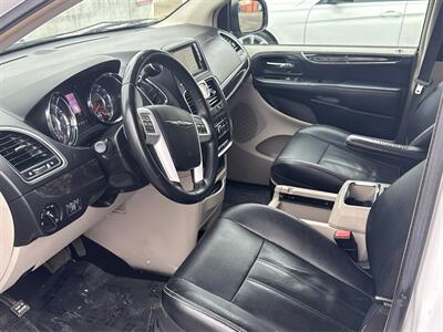 2015 Chrysler Town & Country Touring - Photo 9 - North Hills, CA 91343