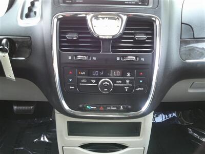 2015 Chrysler Town & Country Touring - Photo 18 - Panorama City, CA 91402