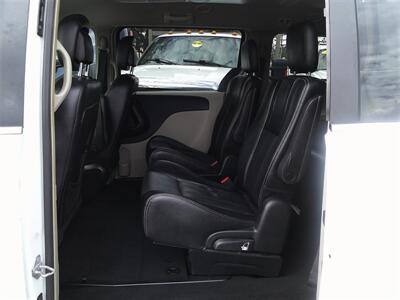 2015 Chrysler Town & Country Touring - Photo 10 - Panorama City, CA 91402