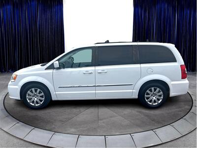 2015 Chrysler Town & Country Touring - Photo 8 - North Hills, CA 91343