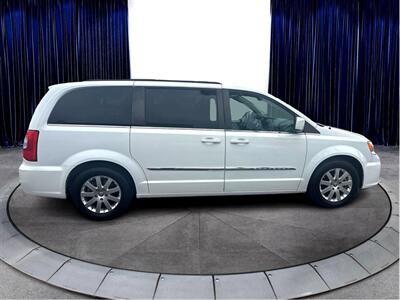 2015 Chrysler Town & Country Touring - Photo 4 - North Hills, CA 91343