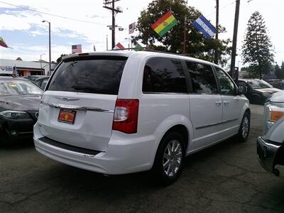 2015 Chrysler Town & Country Touring - Photo 4 - Panorama City, CA 91402