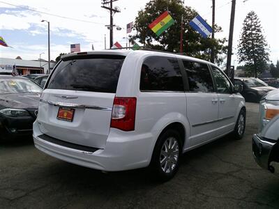 2015 Chrysler Town & Country Touring   - Photo 4 - Panorama City, CA 91402