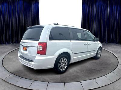 2015 Chrysler Town & Country Touring - Photo 5 - North Hills, CA 91343