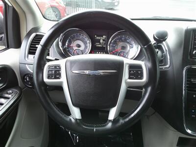 2015 Chrysler Town & Country Touring - Photo 16 - Panorama City, CA 91402