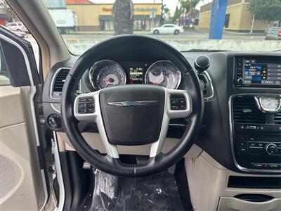 2015 Chrysler Town & Country Touring - Photo 17 - North Hills, CA 91343