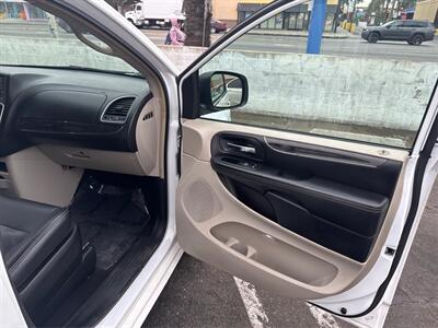 2015 Chrysler Town & Country Touring   - Photo 21 - North Hills, CA 91343