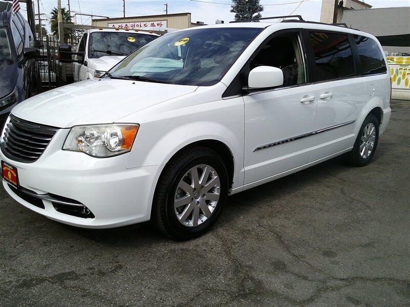 2015 Chrysler Town & Country Touring  