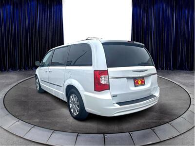 2015 Chrysler Town & Country Touring - Photo 7 - North Hills, CA 91343