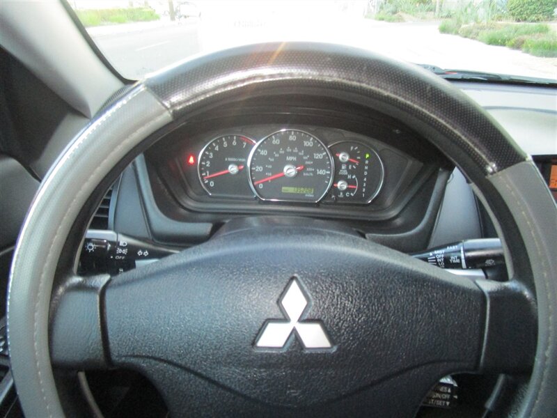 2010 Mitsubishi Galant FE photo