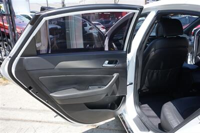 2017 Hyundai SONATA Sport 2.0T   - Photo 15 - Panorama City, CA 91402