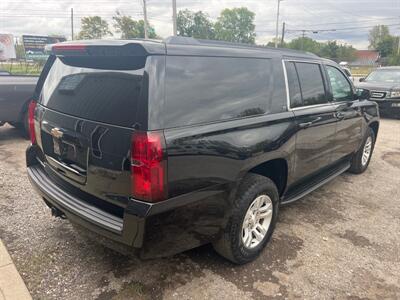 2017 Chevrolet Suburban LT   - Photo 8 - Galloway, OH 43119