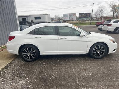 2014 Chrysler 200 Series Touring   - Photo 6 - Galloway, OH 43119