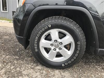 2012 Jeep Grand Cherokee Laredo   - Photo 12 - Galloway, OH 43119