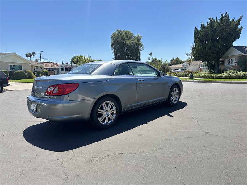 2008 Chrysler Sebring Limited photo 2