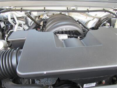 2015 GMC Yukon XL SLE   - Photo 13 - Appleton, WI 54915
