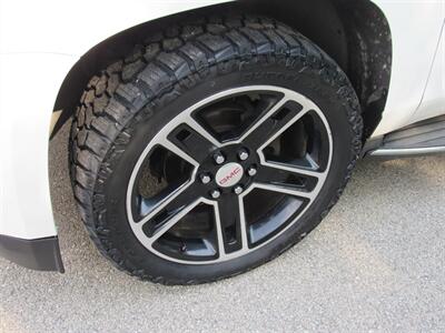 2015 GMC Yukon XL SLE   - Photo 7 - Appleton, WI 54915