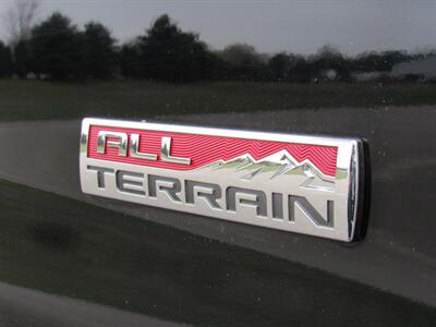 2015 GMC Sierra 1500 SLT   - Photo 9 - Appleton, WI 54915