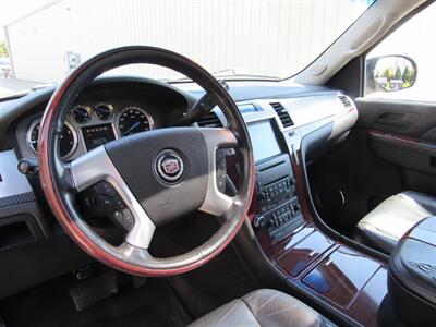 2010 Cadillac Escalade Premium   - Photo 15 - Appleton, WI 54915