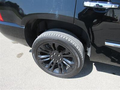 2010 Cadillac Escalade Premium   - Photo 12 - Appleton, WI 54915