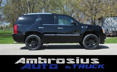 2010 Cadillac Escalade Premium   - Photo 2 - Appleton, WI 54915