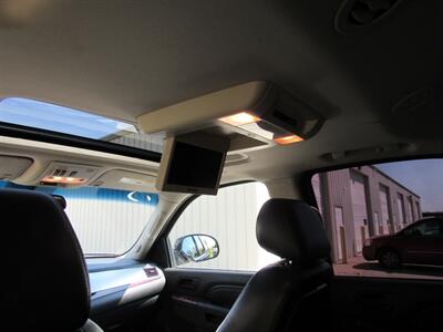 2010 Cadillac Escalade Premium   - Photo 20 - Appleton, WI 54915