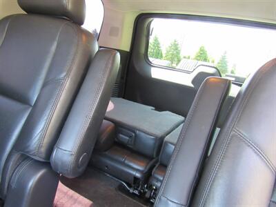 2010 Cadillac Escalade Premium   - Photo 18 - Appleton, WI 54915