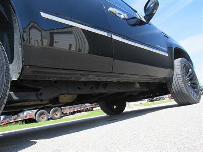 2010 Cadillac Escalade Premium   - Photo 10 - Appleton, WI 54915