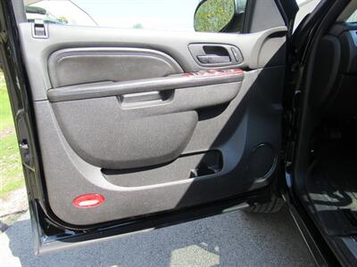 2010 Cadillac Escalade Premium   - Photo 21 - Appleton, WI 54915