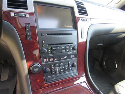 2010 Cadillac Escalade Premium   - Photo 14 - Appleton, WI 54915