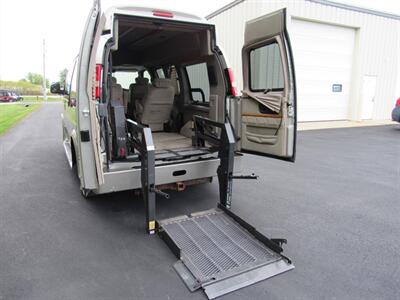 2004 Chevrolet Express 2500   - Photo 2 - Appleton, WI 54915