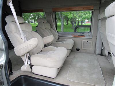 2004 Chevrolet Express 2500   - Photo 3 - Appleton, WI 54915